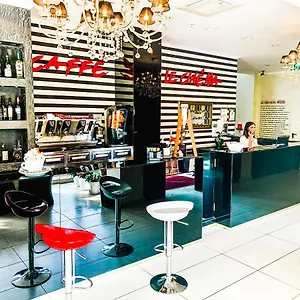 https://hotel-le-cinema.emilia-romagnahotels.net